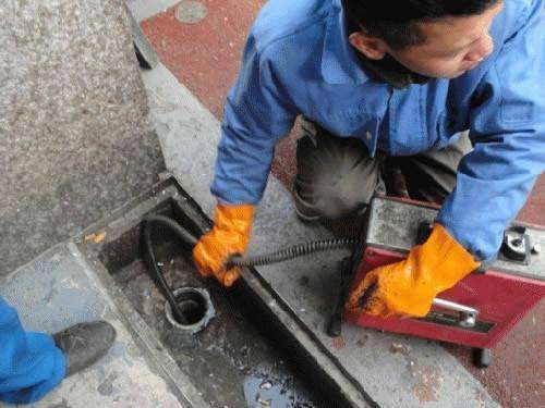 六枝特疏通下水道