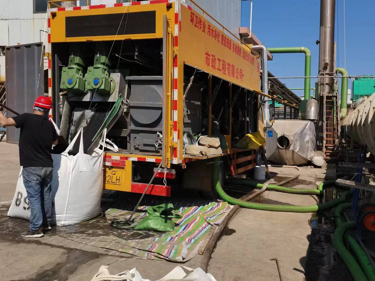 六枝特淤泥压干处理